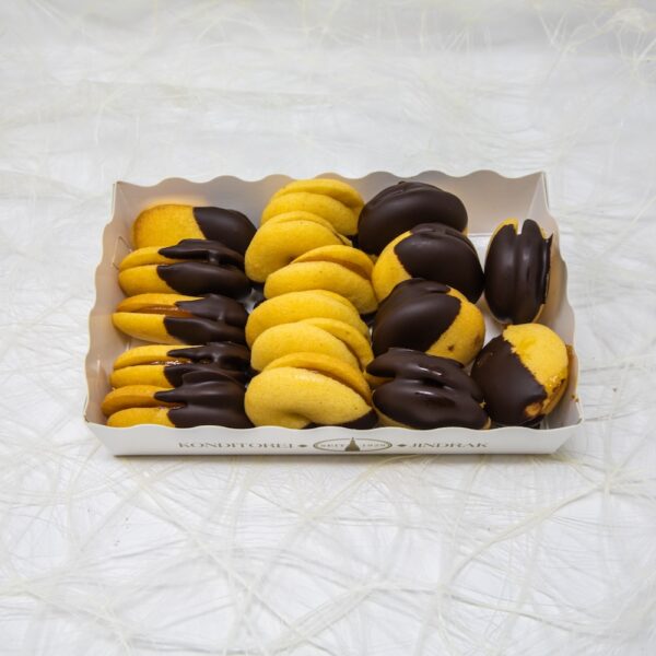 Dottergebäck von Konditorei Jindrak – handgemachtes Feingebäck mit Marillenmarmelade und Schokolade