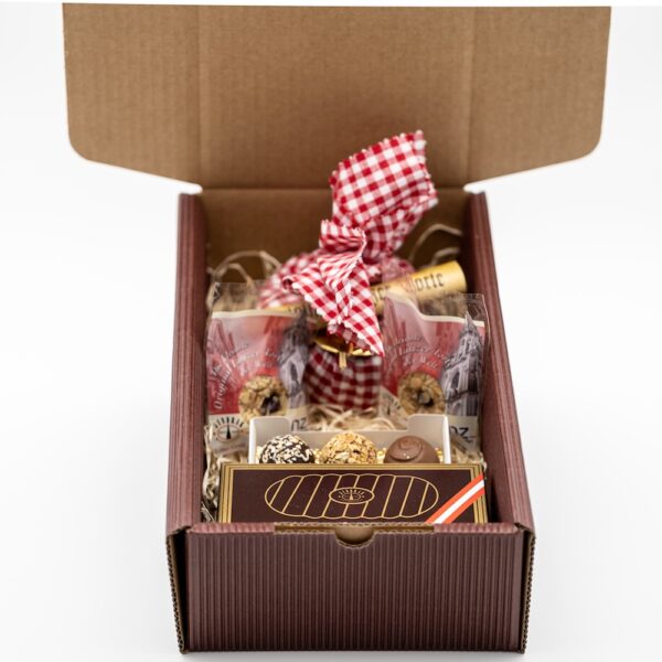 Genussbox von Konditorei Jindrak mit Linzer Törtchen, Stollen, Trüffeln und Mini-Törtchen – Geschenkbox aus Linz