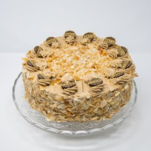 Feine Mandel-Mocca-Torte – Kaffee-Buttercremetorte mit gerösteten Mandeln und Japonaiseboden