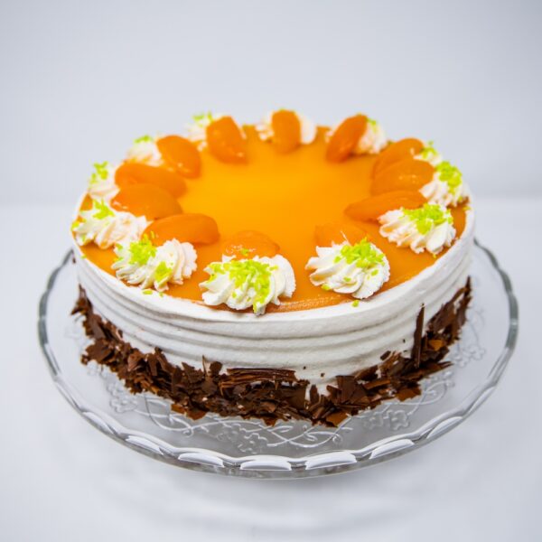 Sauerrahm-Marillen Torte von Konditorei Jindrak – handgemachte Torte mit Marillen und Fruchtspiegel