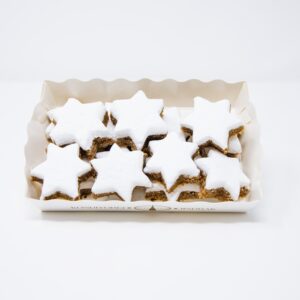 Detailaufnahme Jindrak Zimtsterne – luftiges Haselnussgebäck mit Zimt und Zucker