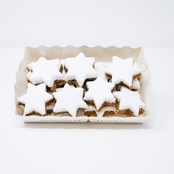 Detailaufnahme Jindrak Zimtsterne – luftiges Haselnussgebäck mit Zimt und Zucker